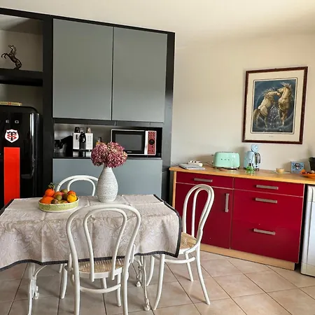 Apartment Entier De Charme, Equestre Gers