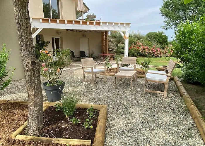 Entier De Charme, Equestre Gers شقة