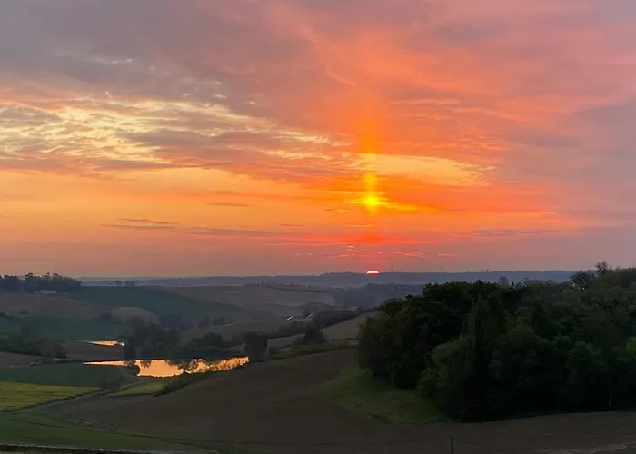 Entier De Charme, équestre Gers * Flamarens